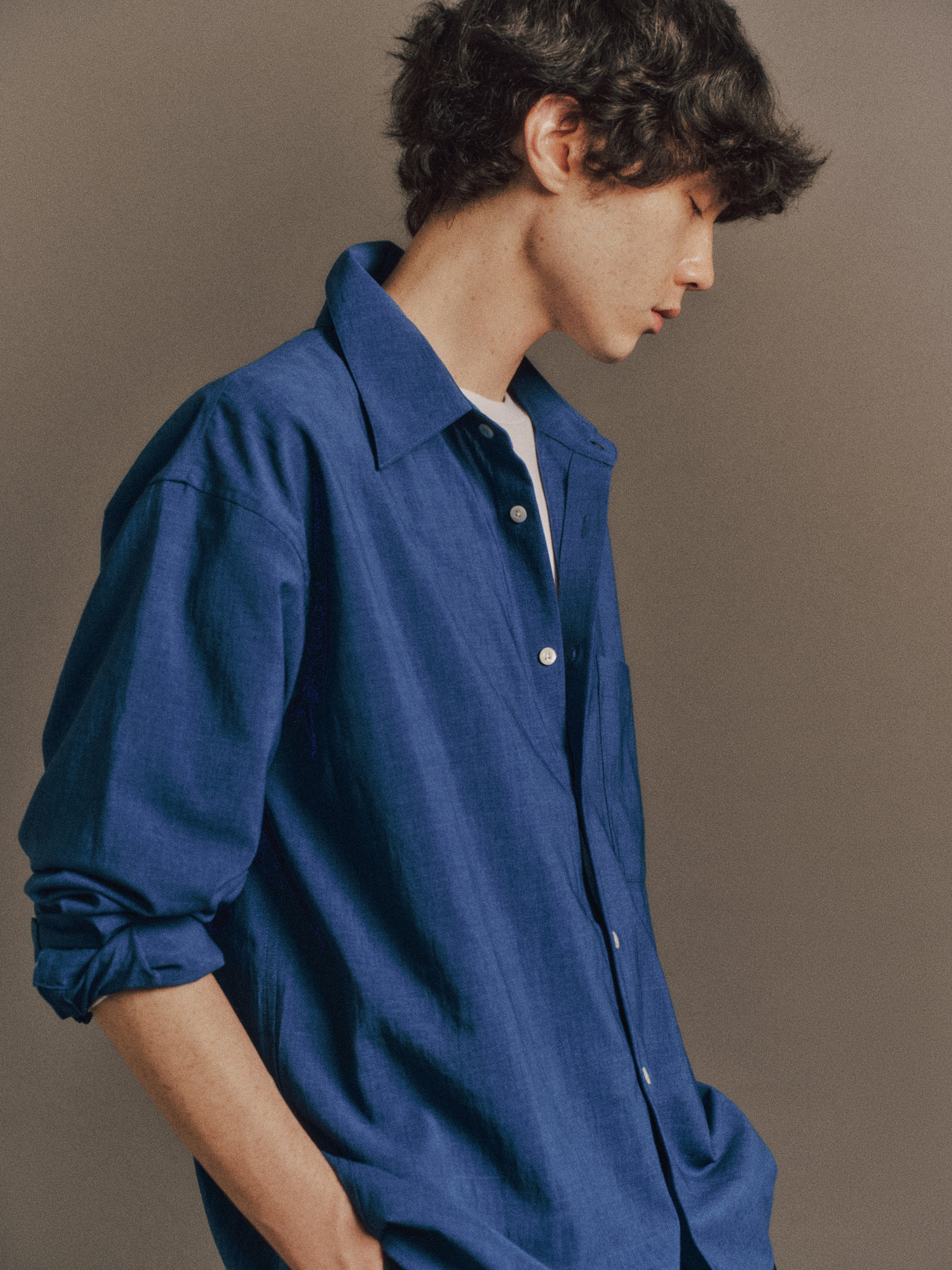 Émile wears Hayd Shirt in Lake Blue, Denzel Top in White