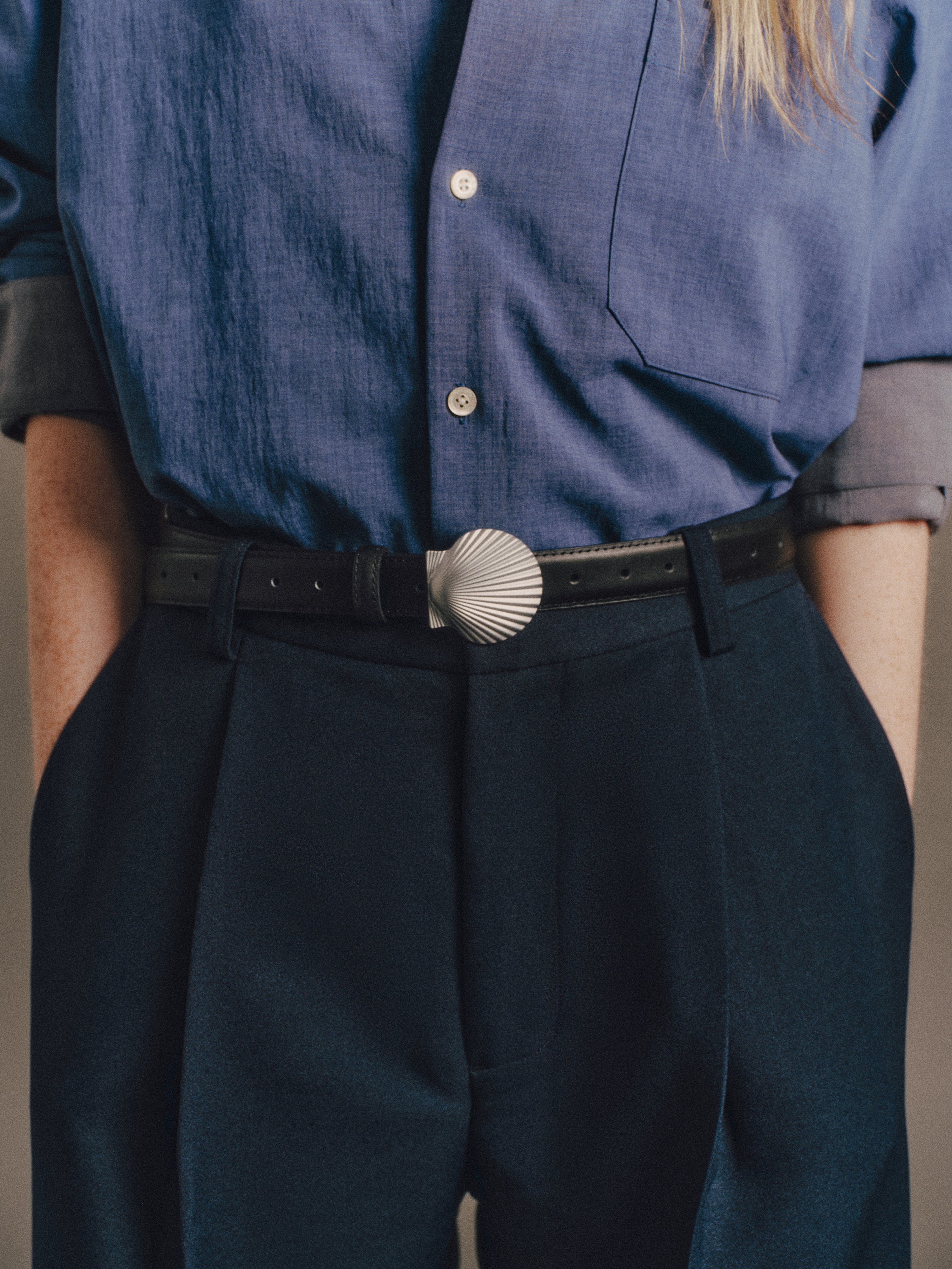 Tyla wears Hayd Shirt in Mist Blue & Mist Grey, Luka Pant in Dark Navy, Shell Belt In Matt Silver