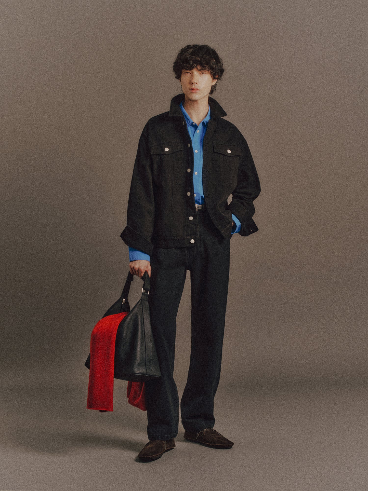 Émile wears Burt Shirt In Blue, Noel Jacket In Black, Leo Jean In Washed Black, Molly Scarf In Red, Shell Belt In Vintage Silver, Cow Leather Aura Bag In Black