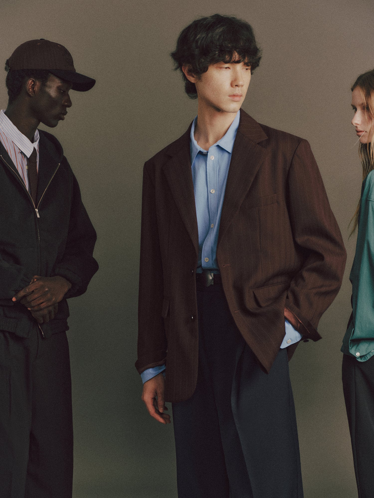 Émile wears Haley Shirt In Light Blue, Zimmer Jacket In Wine Red Stripe, Luka Pant In Dark Navy, Shell Belt In Matt Silver